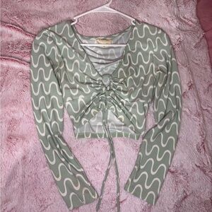 Green and White Ruched Long Sleeve Top